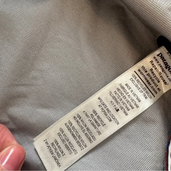 Patagonia Kids' Torrentshell 3L Rain Jacket Medium Navy Blue - Picture 6 of 7